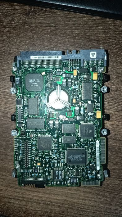 Vând componente PC vintage, ideale pentru colecţionari sau proiecte