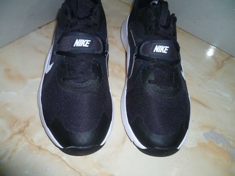 NIKE нови маратонки №45