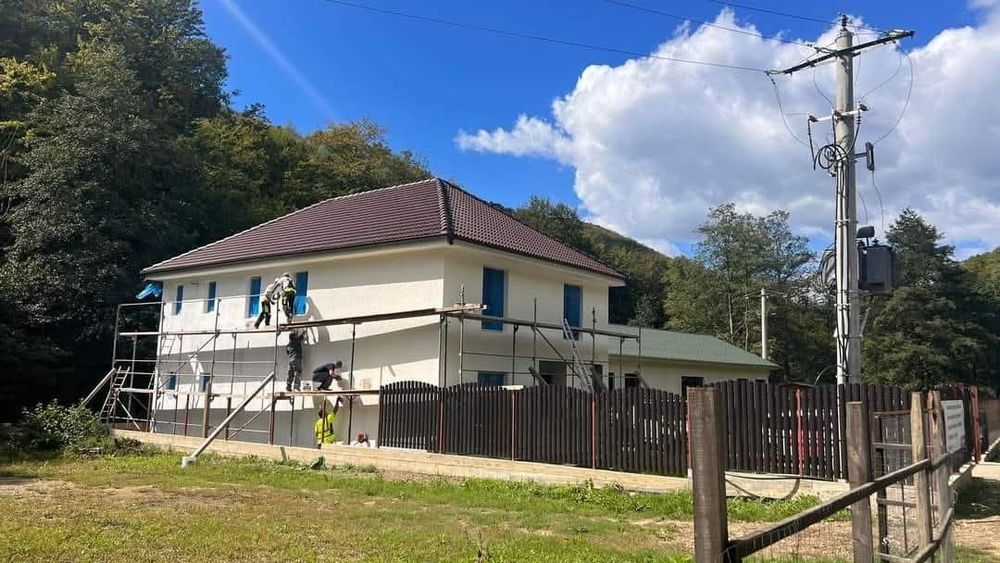 Executam lucrări acoperișuri dulgheri reparații montaj tablă țiglă cer