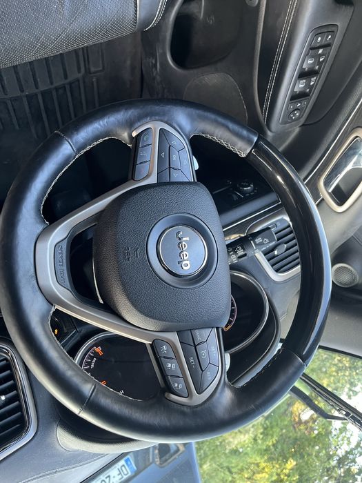 Продавам Jeep Grand Cherokee WK 2 на части