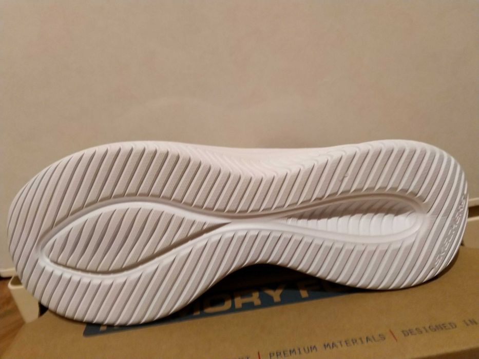 Слипоны, кроссовки новые, сандалии