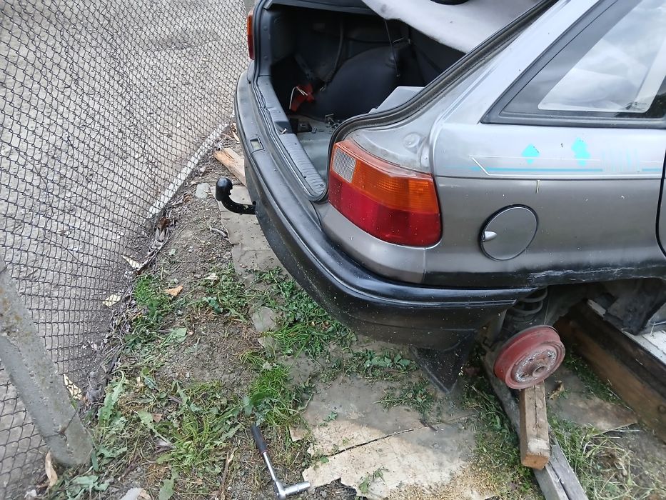 Теглич за опел астра