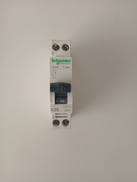 Vând 4 sigurante ptr tablou electric