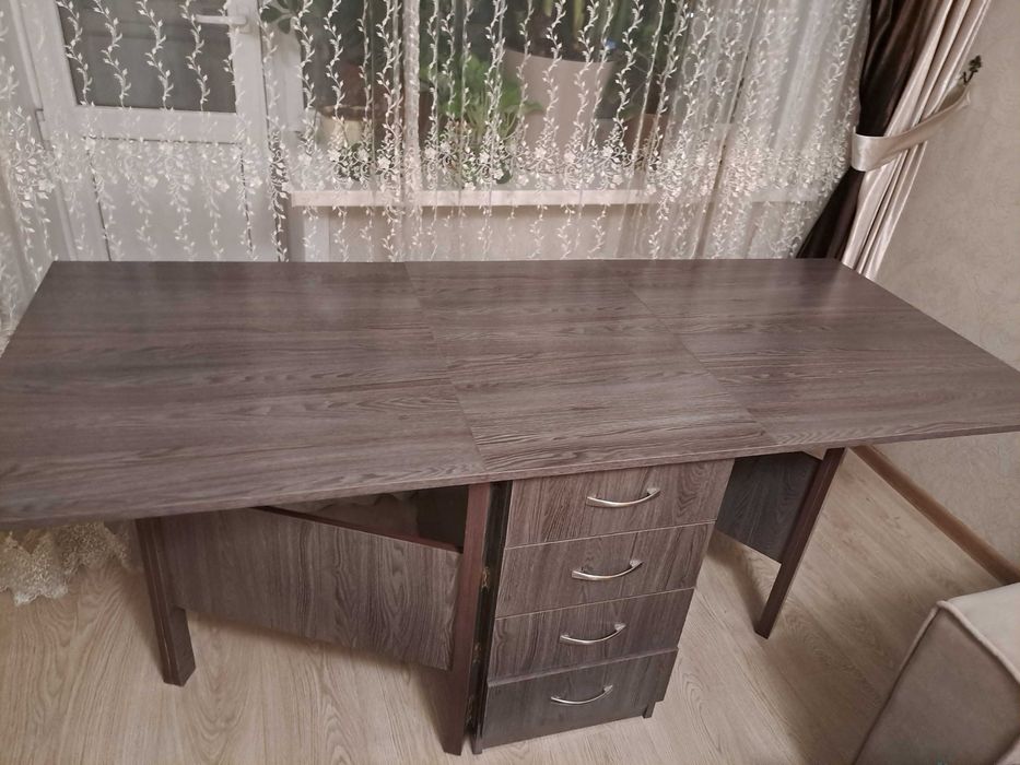 Продам стол-трасформер.