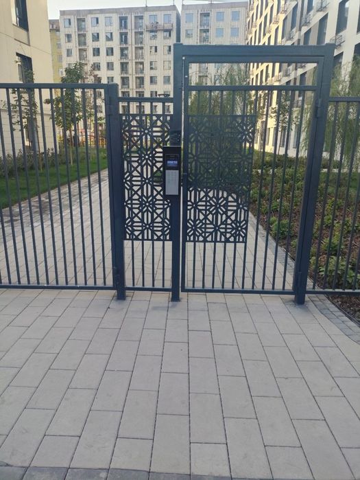 Металлические изделие двери, ворота, шкафы, охранные заборы, люстры.