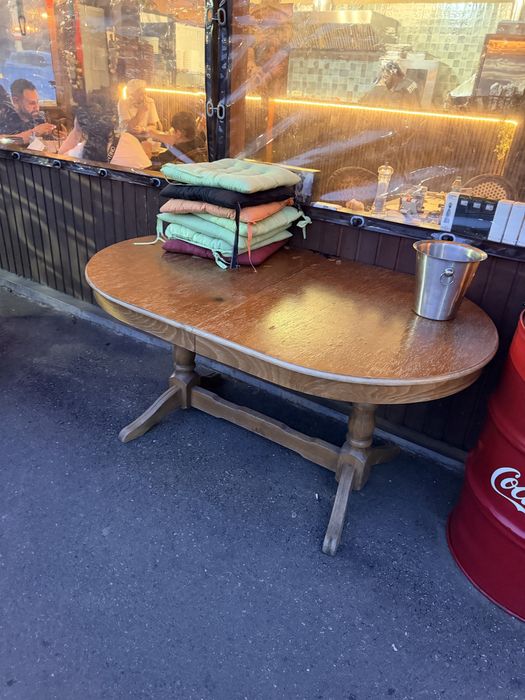 Masa extenzibila din stejar impecabila pret 2000 lei