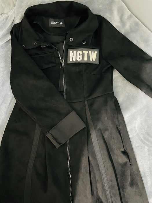 Черна велурена рокля Negative