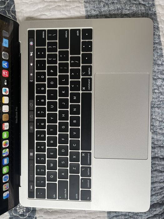 Macbook Pro 13 (2019, Touch Bar)