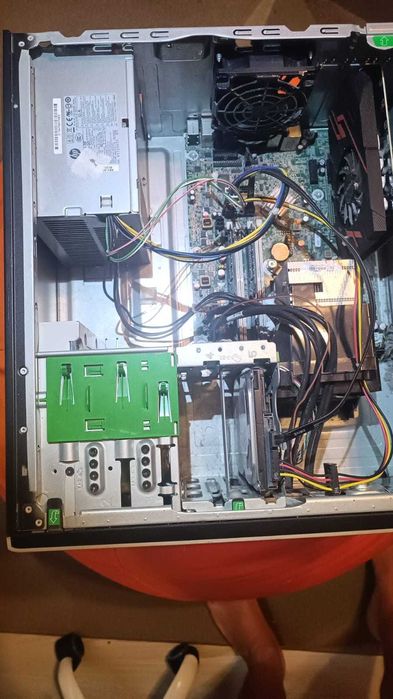 Calculator Desktop HP unitate+monitor+tastatura