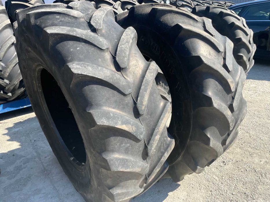 Roti fata semi-uzate 14.9r24 cauciucuri tractor john deere fata