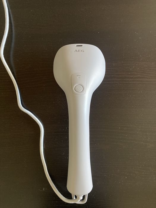 Продавам уред за гладене с пара AEG DELICATE 7000