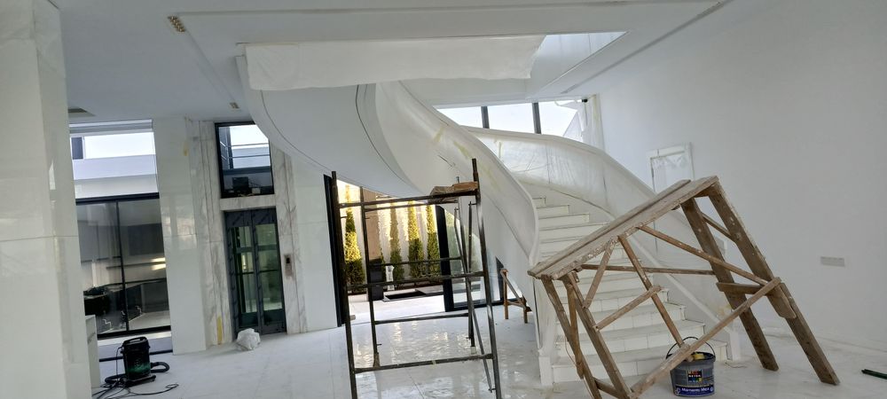 Услуга по покраске мебели реставрации лестниц, панелей.