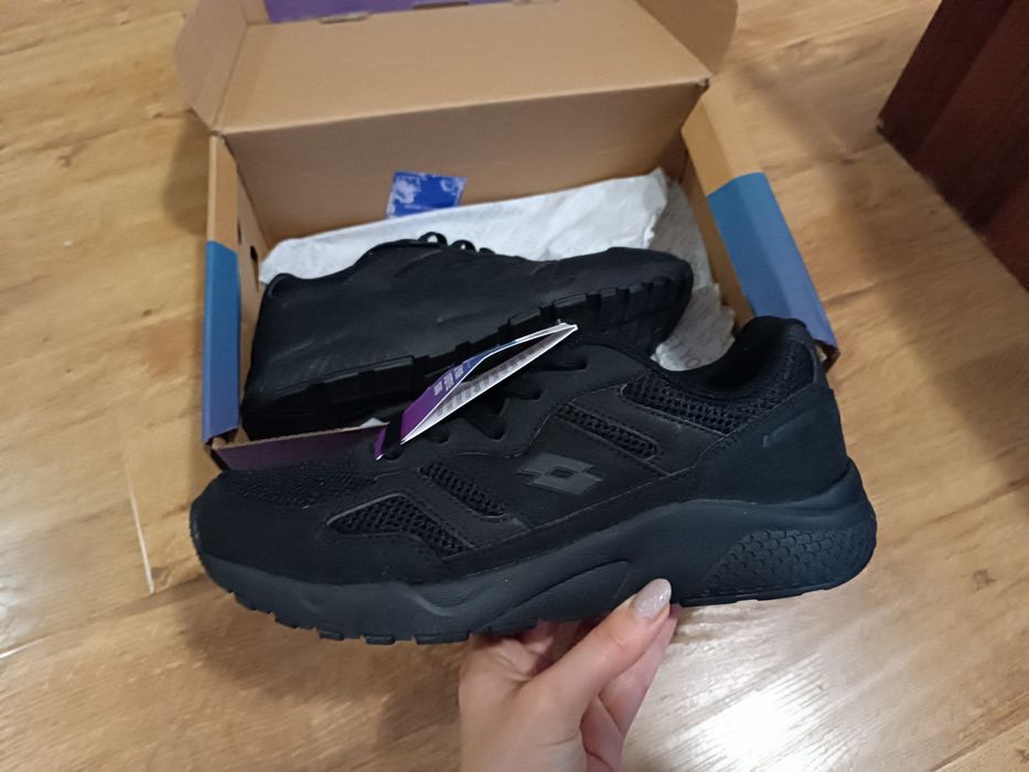 Нови Маратонки Lotto Zuko 40 номер