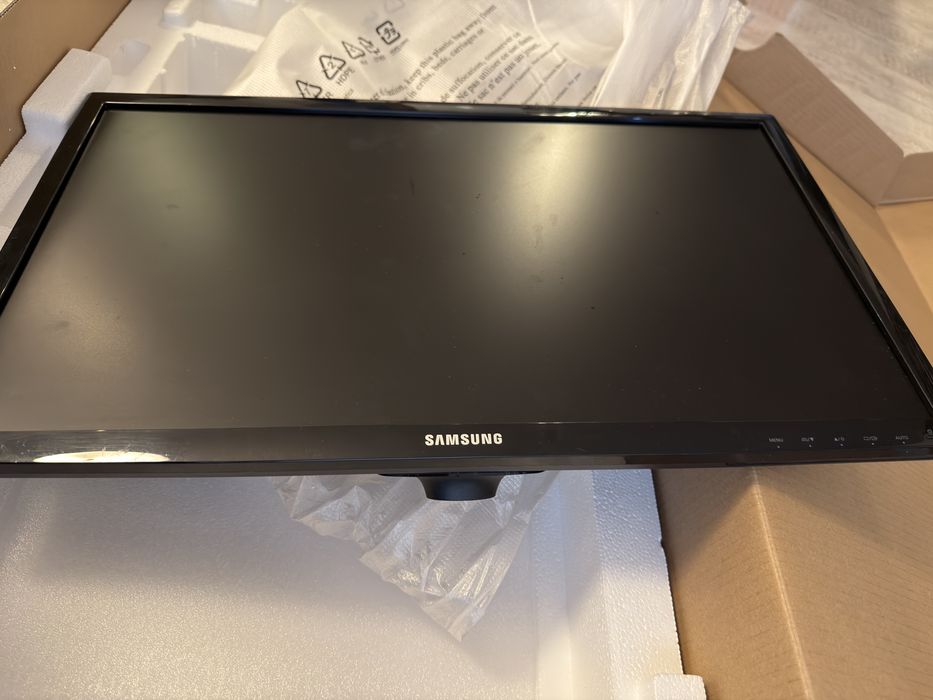 Samsung монитор 24”