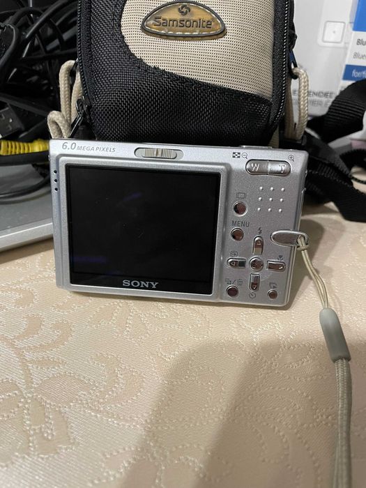 APARAT FOTO RETRO Sony Cyber-shot DSC-T9 (Argintiu).