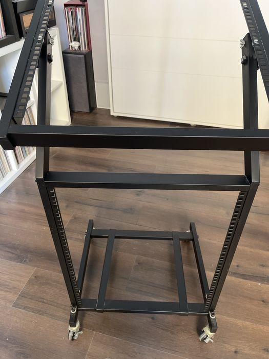 Rack profesional echipamente audio video