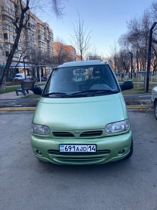 Продам Nisan Serena