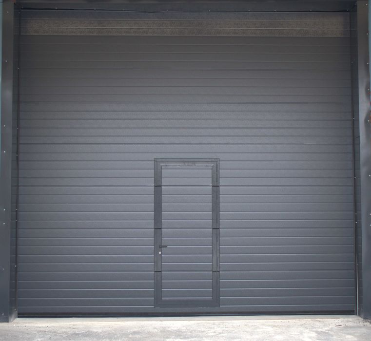 Usi sectionale industriale pentru hale
