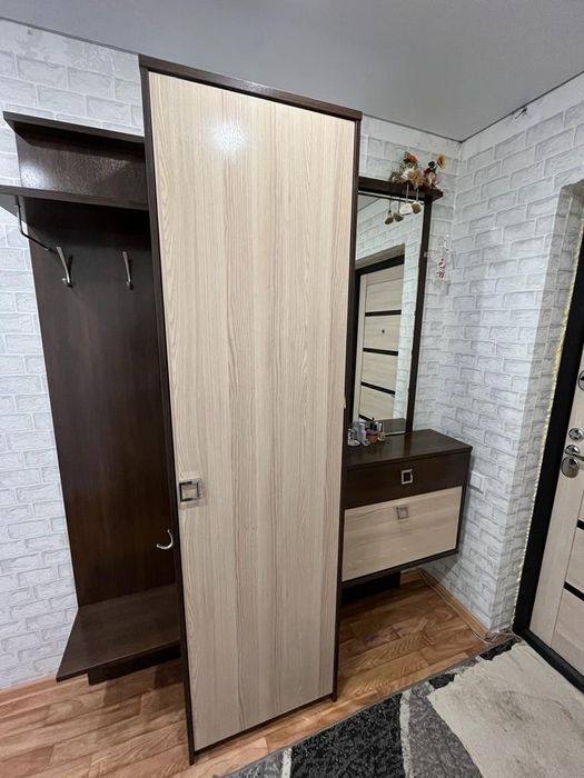 Продам шкаф в прихожую