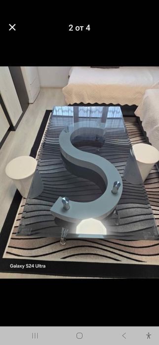 Стъклена маса за хол