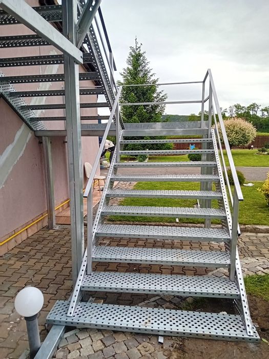 Scara metalica zincata de incendiu  la hoteluri