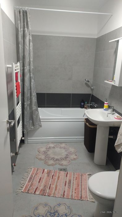 vând garsonieră decomandată