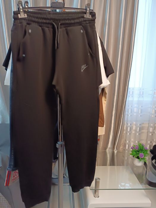 Pantaloni Nike tech pentru bărbați