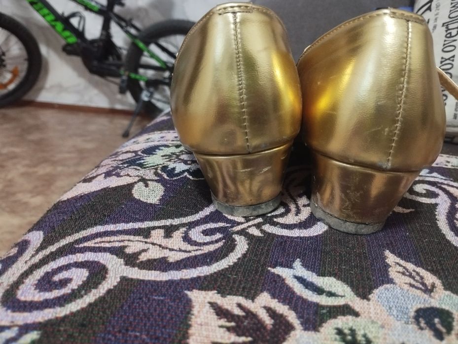 Туфли для танцев золотые