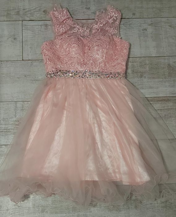 Чисто нова рокля М с тюл