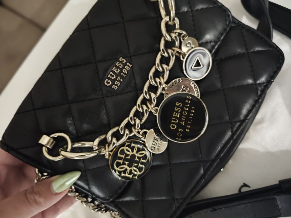 Черна чанта Guess