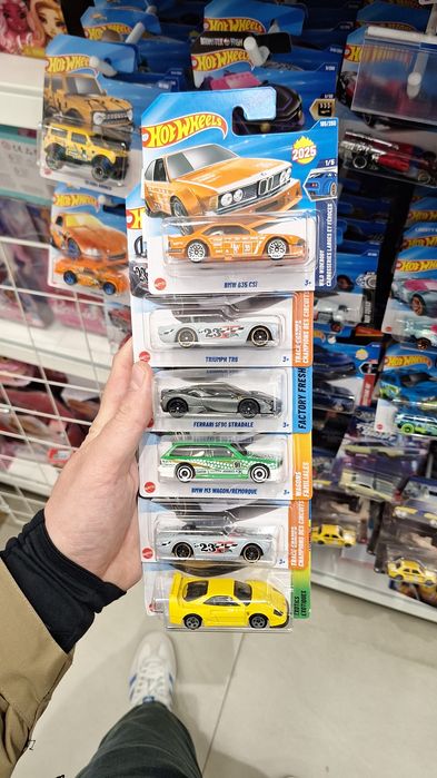 Diverse machete hot wheels