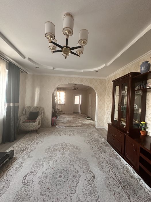 Дом  с большим двором