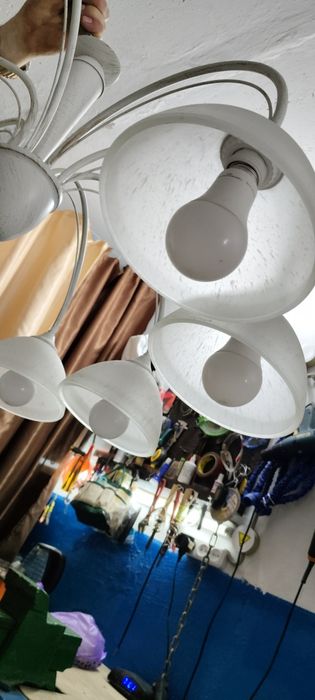 Продам люстру в отличном состоянии
