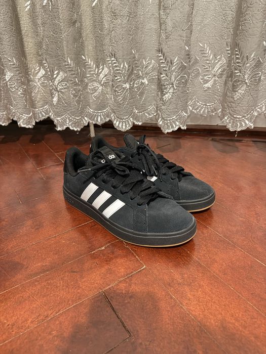 Adidas sneakersi 43,5