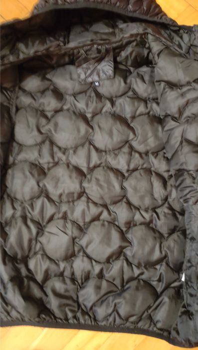 Продавам мъжко пролетно-есенно яке с качулка