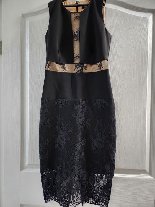 Платье красивое, цвет черный