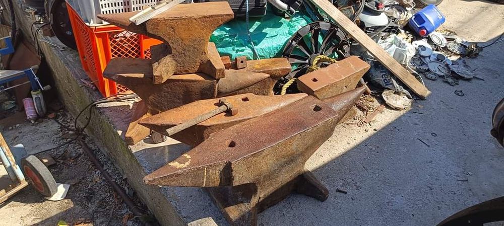 O veche și utilă nicovală de peste 200kg