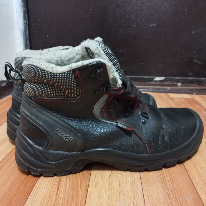 Продам спецобувь , размер 42.