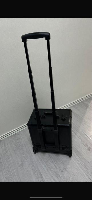 Бьют Кейс чемодан с роликом