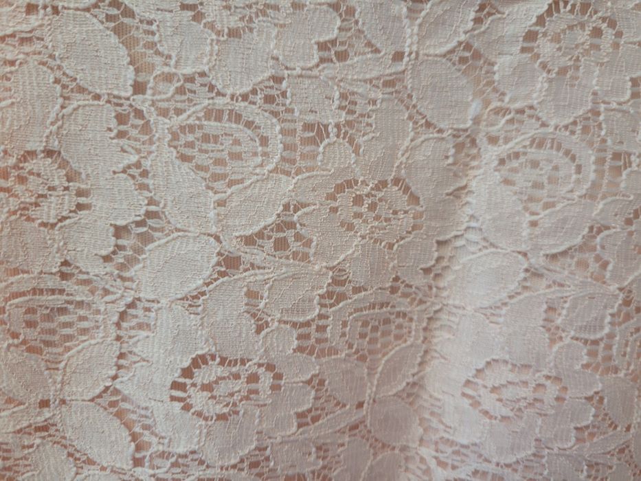 Розова дантелена рокля на Lc waikiki