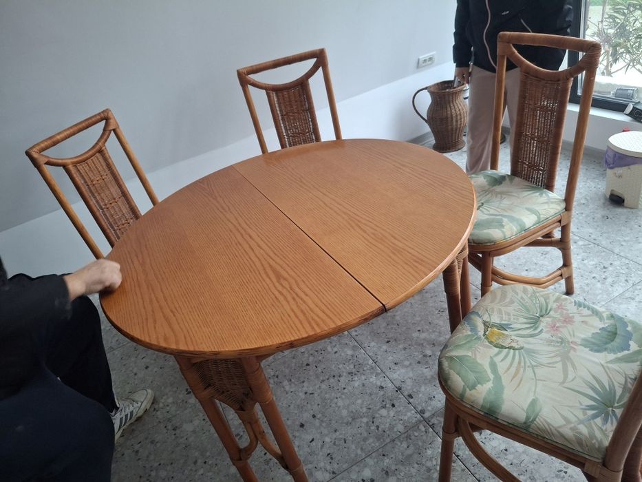 Vand masa noua 4 /6 scaune din ratan si lemn masiv