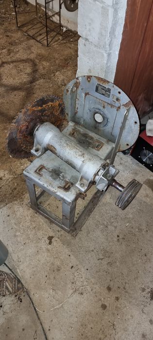 Ax circular cu lagare si rulmenti