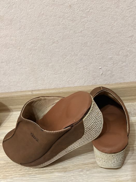 Дамски обувки сабо от естествена кожа в два цвята