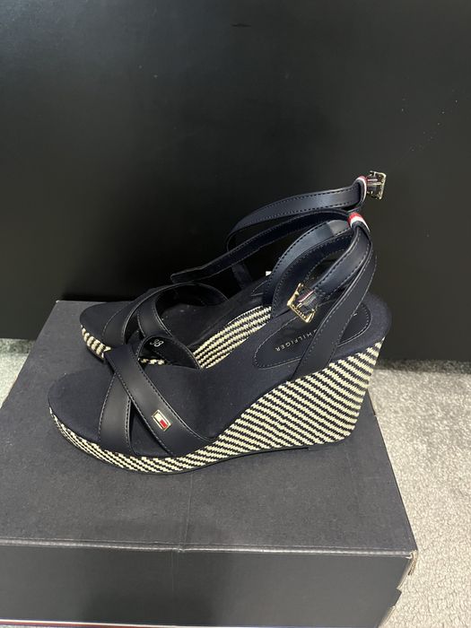 Сандали на Tommy Hilfinger