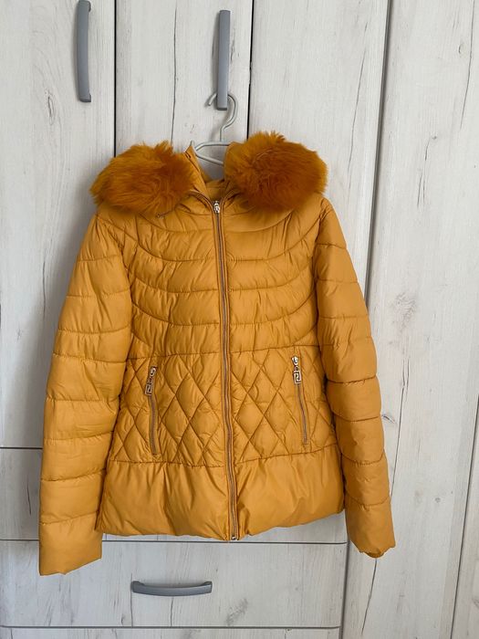 Жълто зимно яке с пух