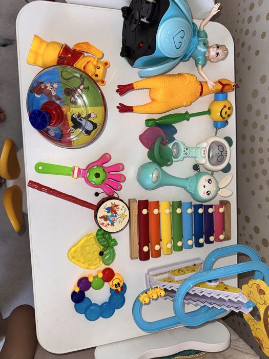продается игрушки. до года.
