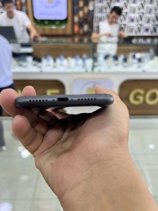 Iphone 11 yengi 1oy boldi karopkadan ochilganiga