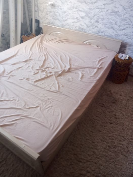 Продам  даухспальную кровать