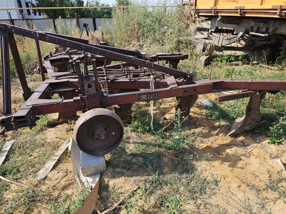 Продам плуг ПЛН-4-35