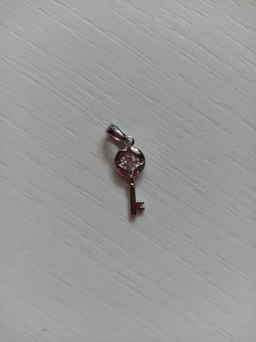 Продам кулон "Ключик"